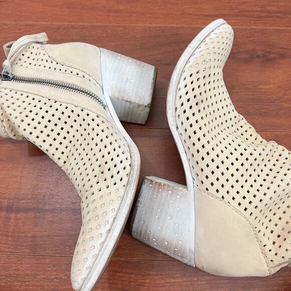 Dolce Vita Cream Whitewash Block Heel Almond Toe Perforated Booties Womens 8 - Picture 4 of 14